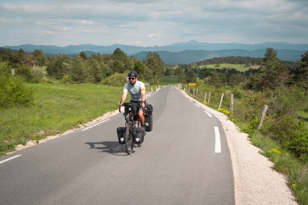 Cyclistes dans la campagne slovène 