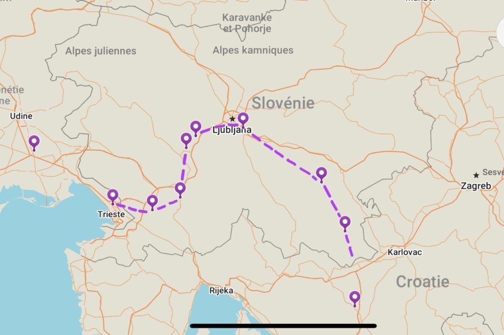 Carte avec repère de nous logement en Slovénie et l’itinéraire cyclable de Komoot.