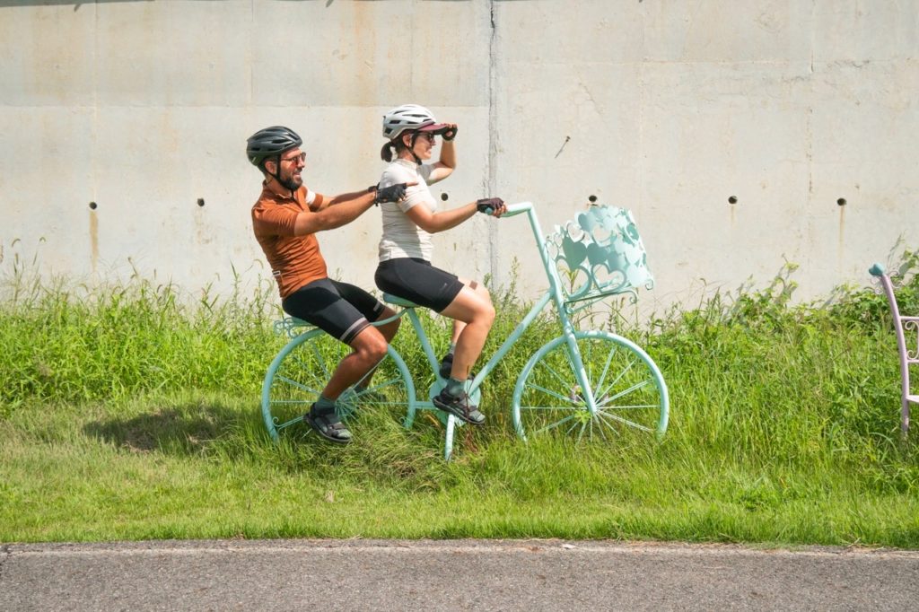 Photo du bruit du gravier sur un vélo décoratif en Corée du Sud.